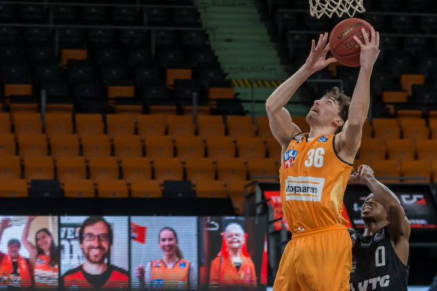 在许多关键 在许多关键